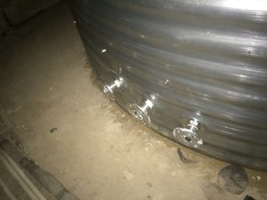 
	У підвалі Одеської обласної філармонії потрібно було встановити пожежний резервуар 25м3. Складність полягала в тому, що розмір люка йде до підвалу всього 90см х 50см. А під перекриттям була металева балка. Наша технологія дозволила спустити в підвал матеріали і там вже в умовах обмеженого простору зібрати протипожежний резервуар 25м3.

	&nbsp;

	&nbsp;&nbsp;&nbsp;

	
		&nbsp;


	
		&nbsp;

