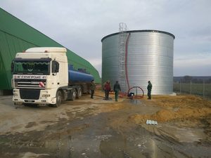 
	Модульний резервуар для зберігання КАС і аміачної води&nbsp;обю'емом 590м3 був зібраний за 10 днів. Перед введенням в експлуатацію, ємність РВС 500 була заповнена водою для проведення гідровипробувань.

	&nbsp;

	&nbsp;

	
		&nbsp;

