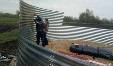 
	В травні місяці був змонтований резервуар корисним об'ємом 100м3. Модульна ємність використовується тільки в літній період для поливу виноградників тому виконана з натяжним дахом. Розміри резервуара 5,5 метрів діаметр та 4,7 метри висота.

	&nbsp;

	&nbsp;
